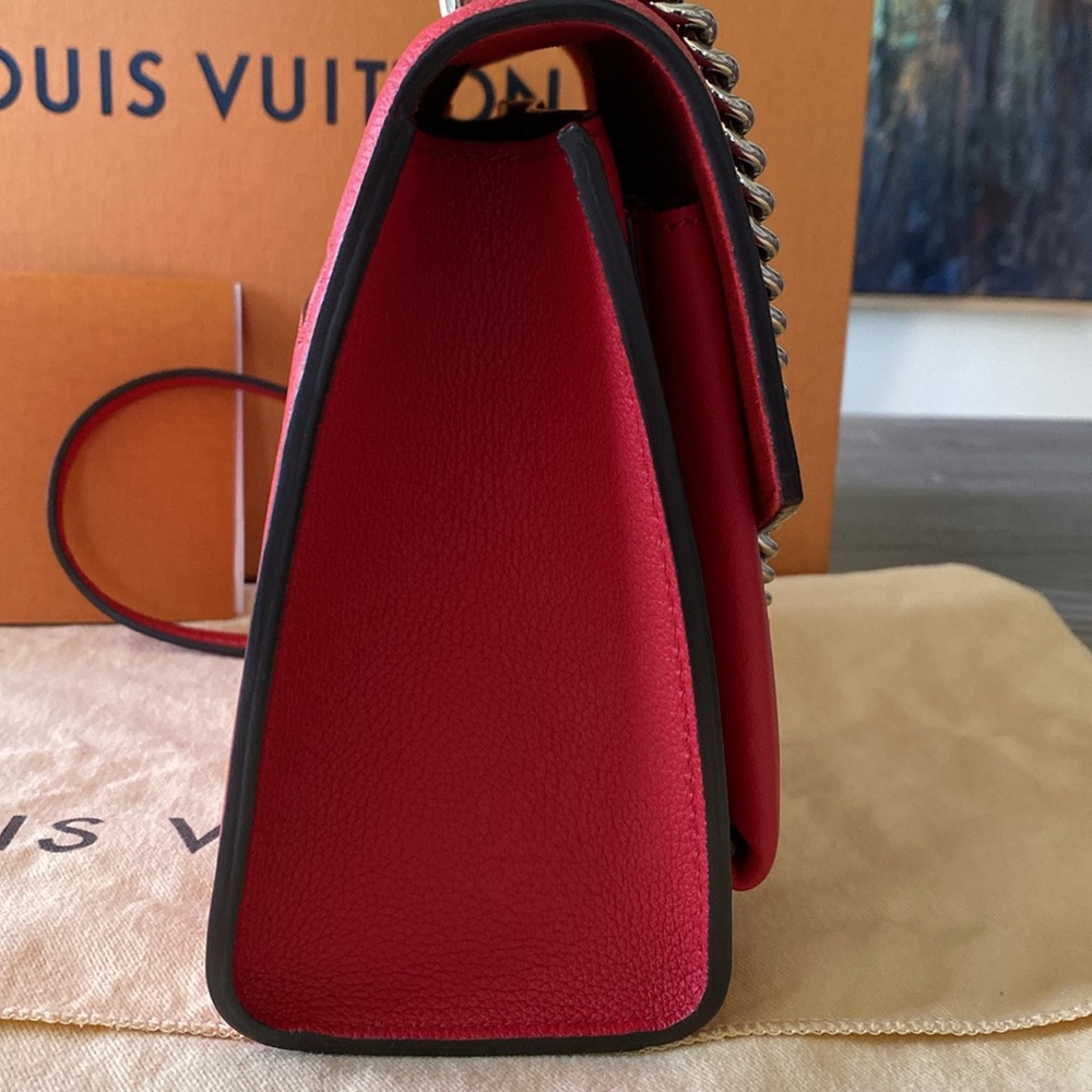 Louis Vuitton Mylockme Chain Bag - Picture 5 of 12